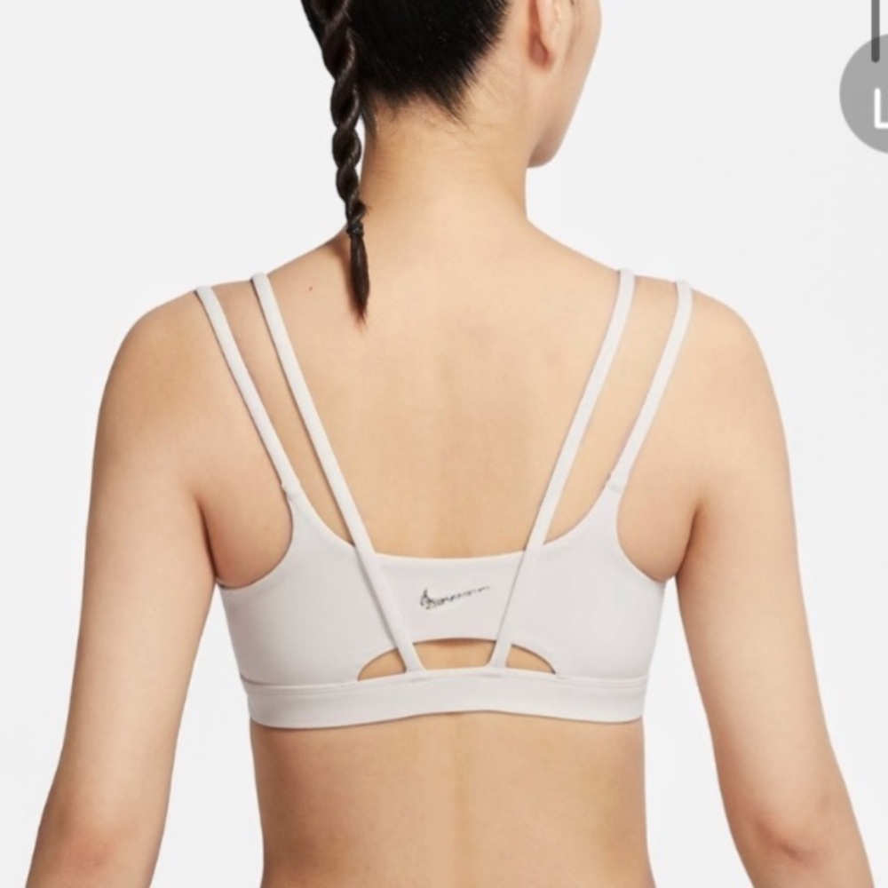 Nike Women's Off White Sports Bra
( padded) 😍